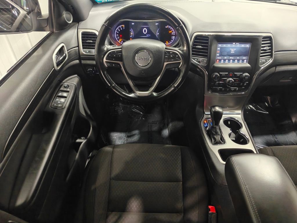 Used 2021 Jeep Grand Cherokee Laredo AWD/4WD image 4