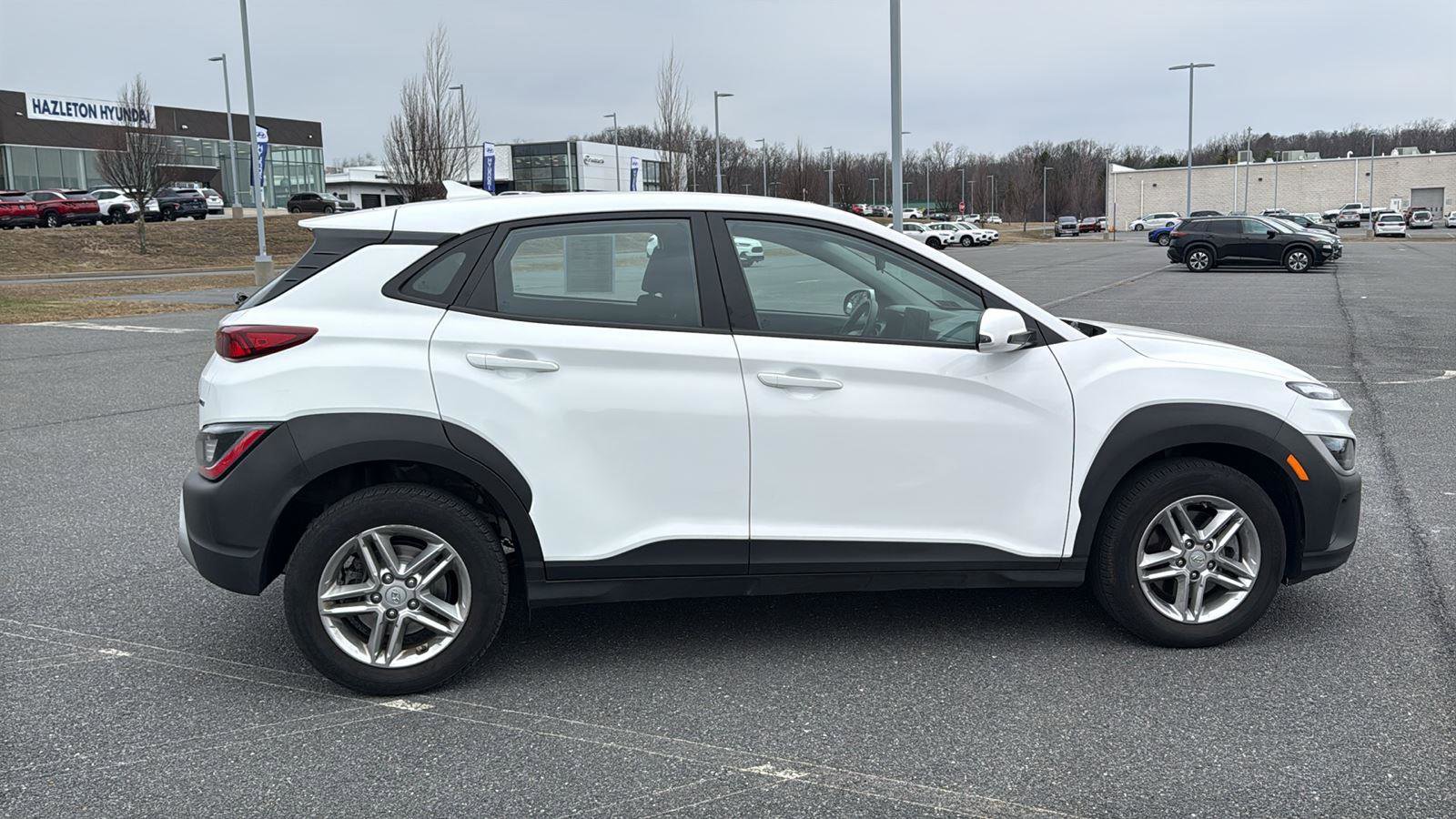 Used 2023 Hyundai Kona SE w/ Cargo Package image 4