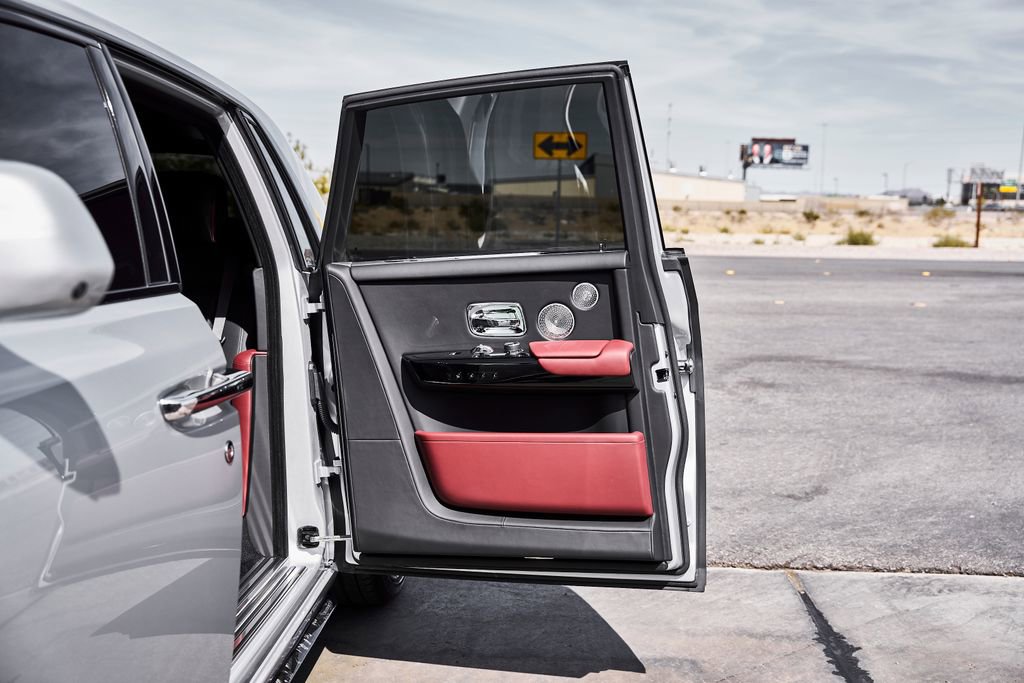 Used 2024 Rolls-Royce Phantom Sedan RWD image 39