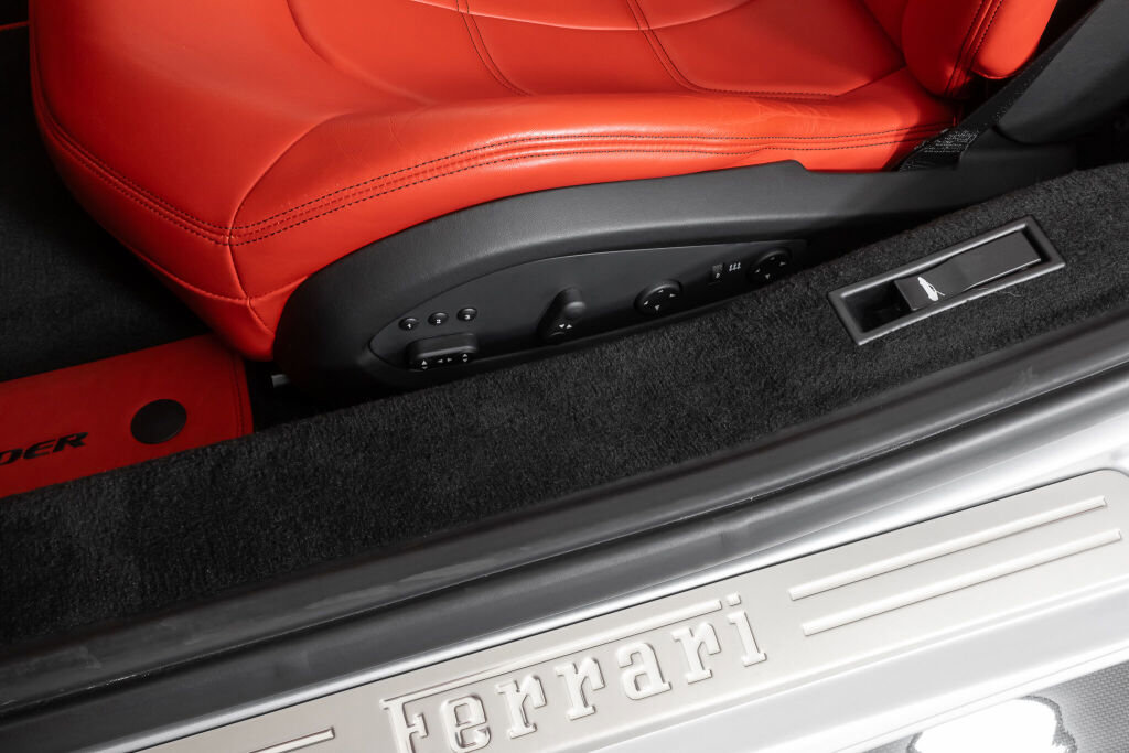 Used 2018 Ferrari 488 Spider image 31