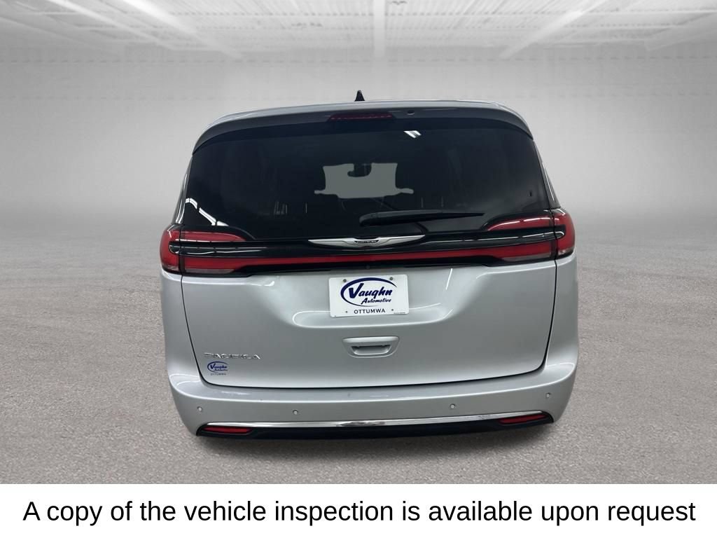 Used 2024 Chrysler Pacifica Touring-L FWD image 12