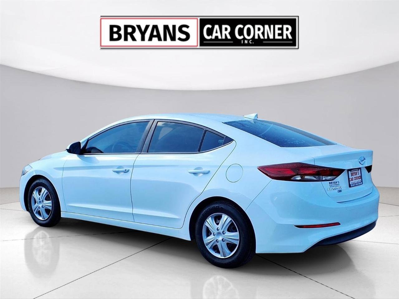 Used 2017 Hyundai Elantra SE image 3