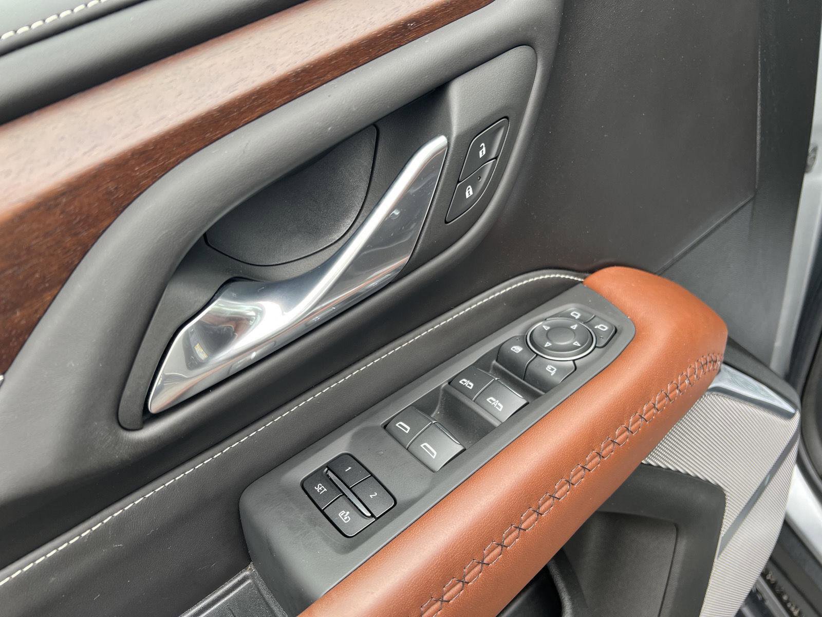 Used 2023 GMC Yukon Denali Ultimate AWD/4WD image 16