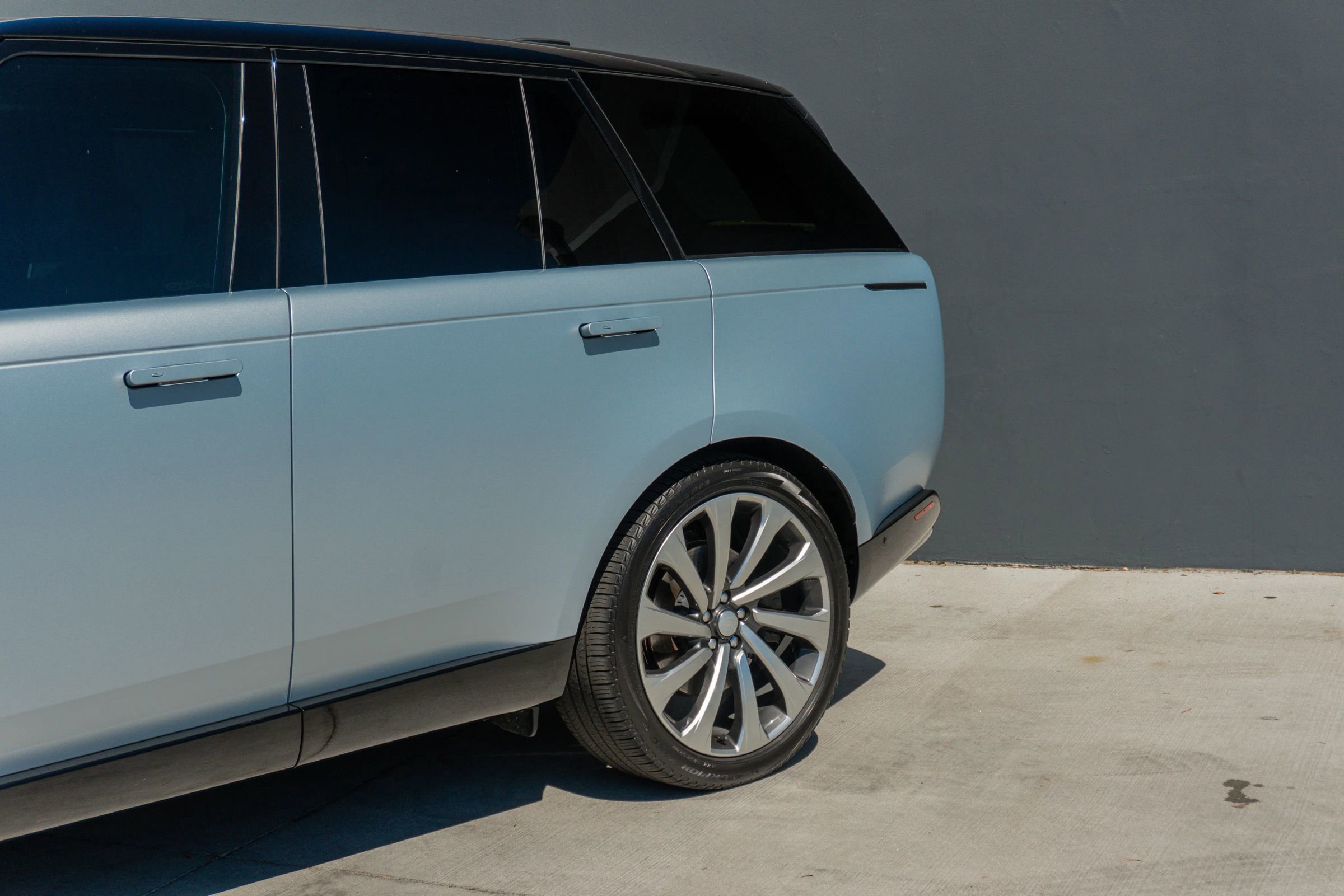 Used 2023 Land Rover Range Rover Autobiography image 28