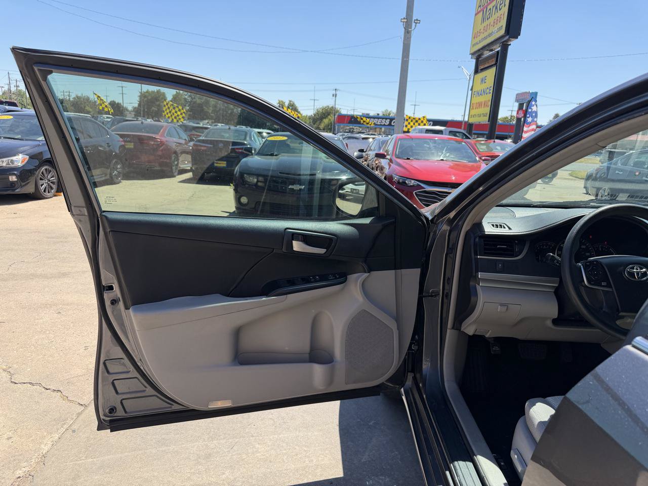 Used 2014 Toyota Camry LE FWD image 12