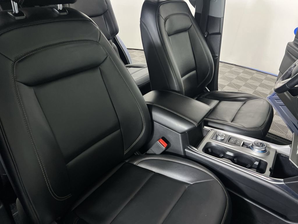 Used 2023 Ford Explorer XLT w/ Equipment Group 202A image 28