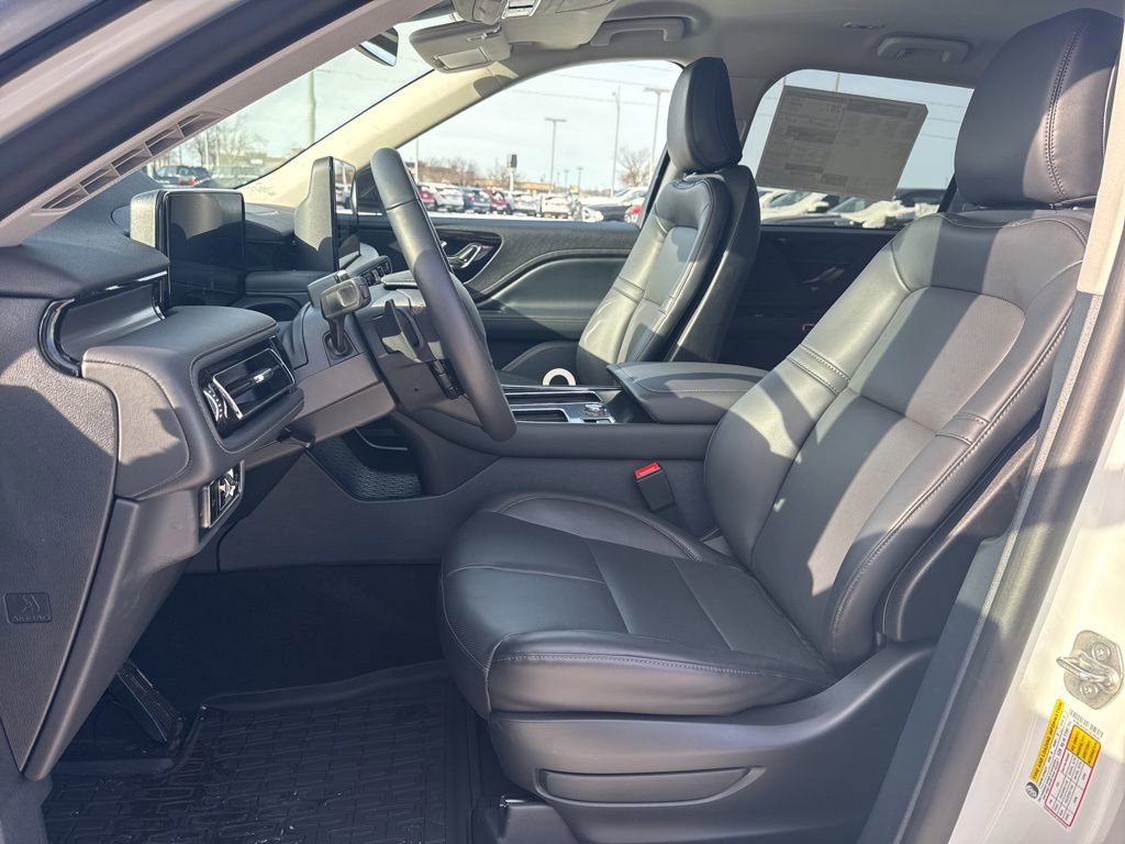 New 2026 Lincoln Aviator AWD image 4