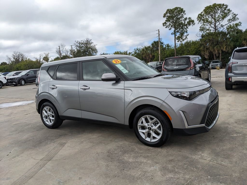Certified 2025 Kia Soul LX image 3