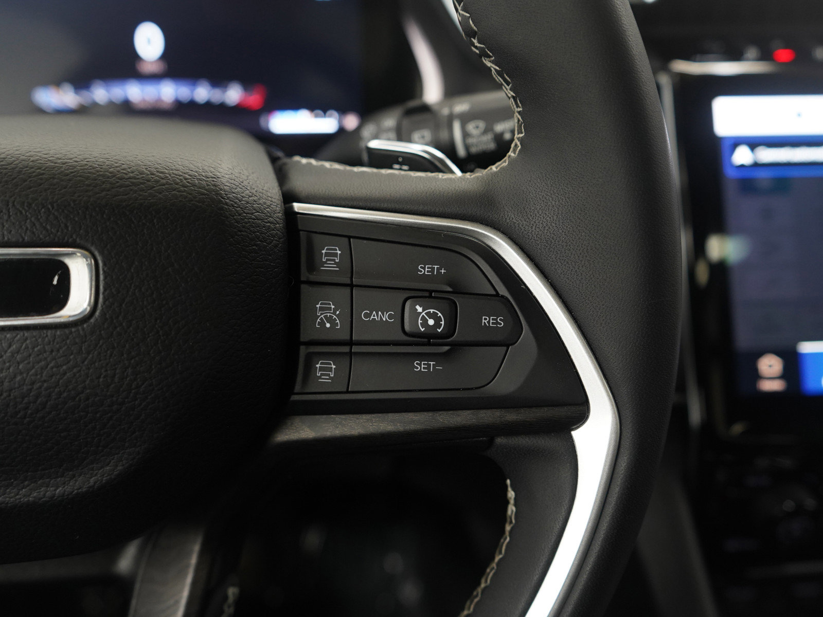 Used 2023 Jeep Grand Cherokee L Limited w/ Luxury Tech Group II image 27