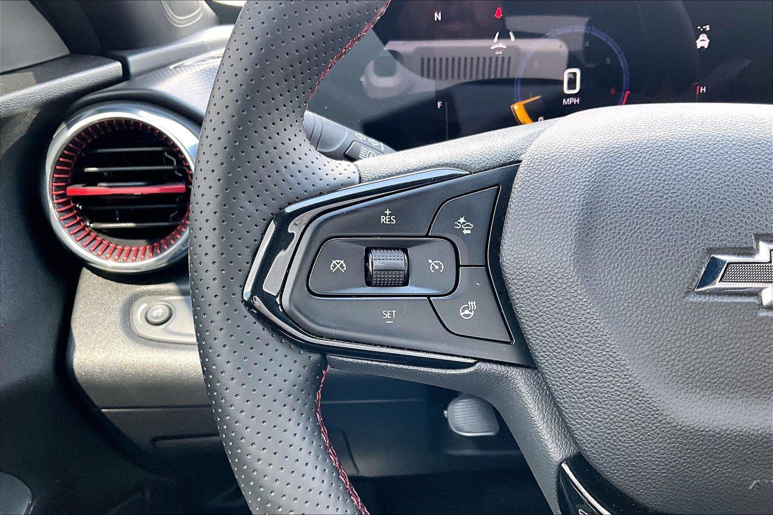 Used 2025 Chevrolet Trax RS w/ Driver Confidence Package FWD image 19