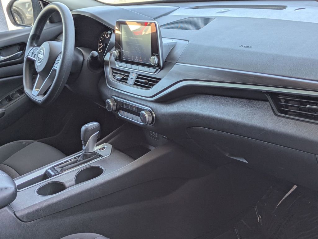 Used 2025 Nissan Altima 2.5 SV image 31