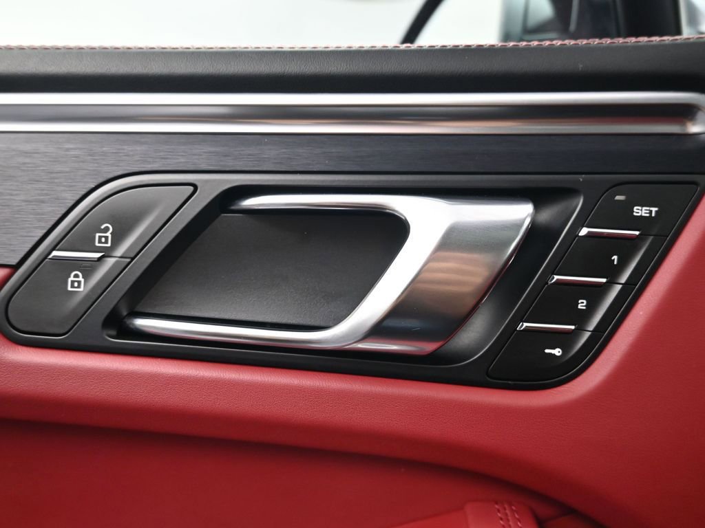 Certified 2023 Porsche Macan GTS image 18