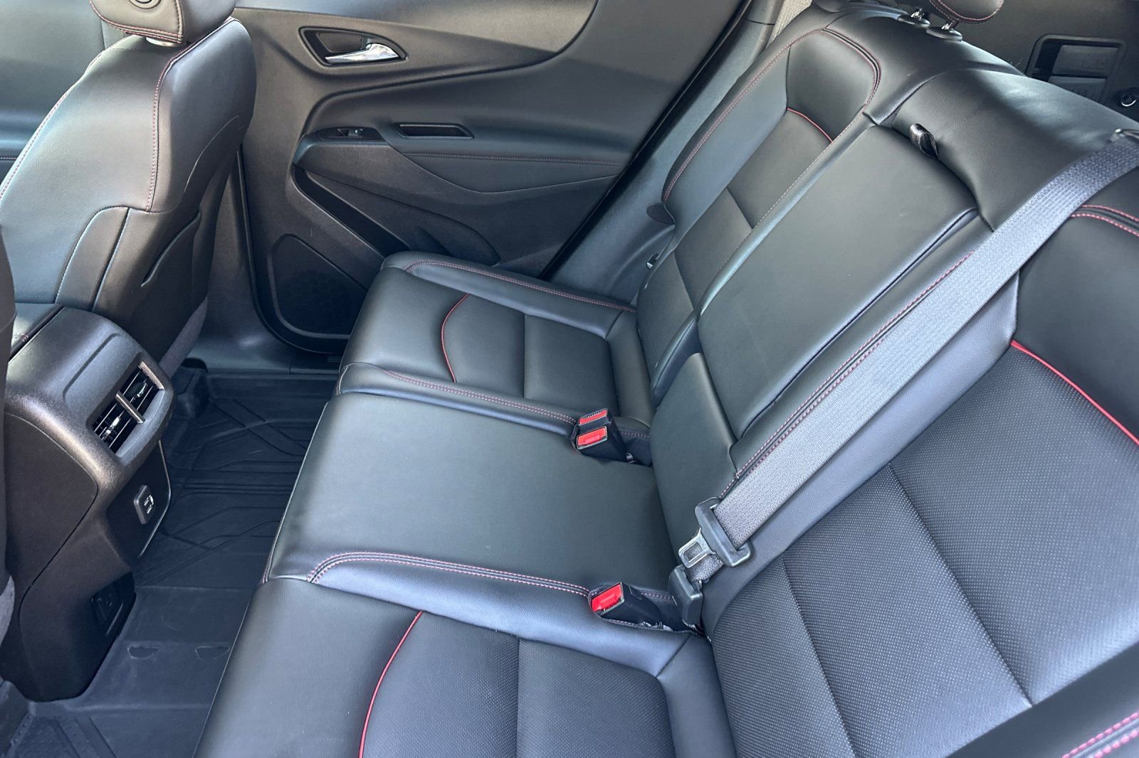 Used 2022 Chevrolet Equinox RS w/ RS Leather Package image 12