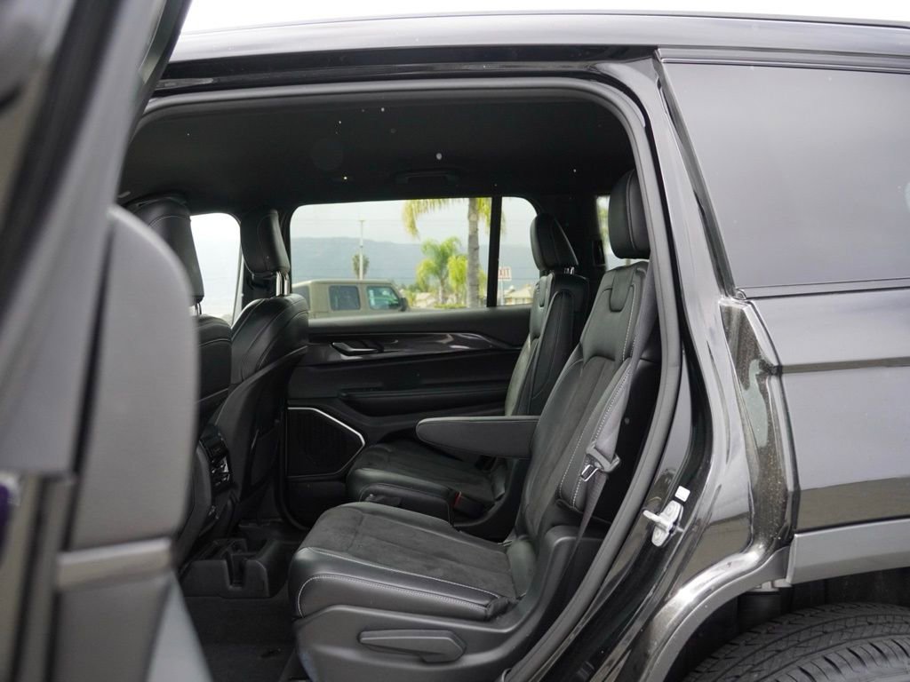 Used 2022 Jeep Grand Cherokee L Laredo image 21