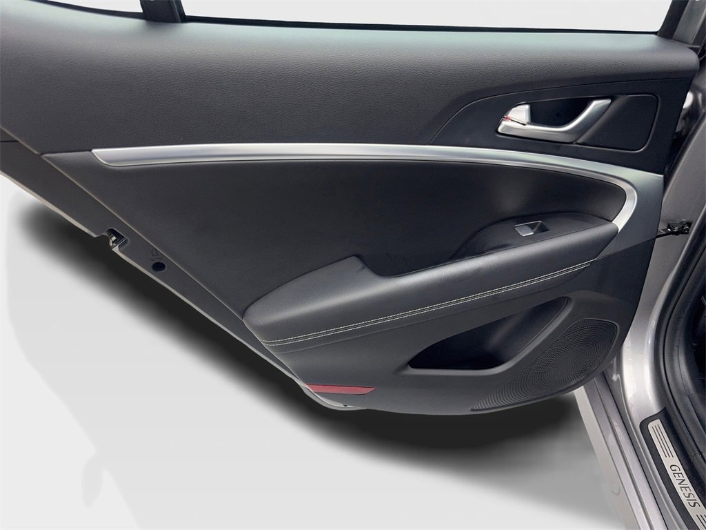 Used 2025 Genesis G70 2.5T image 37