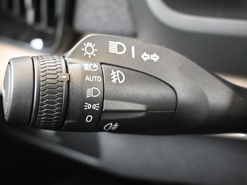 New 2026 Volvo XC90 B6 Plus w/ Protection Package Premier image 31