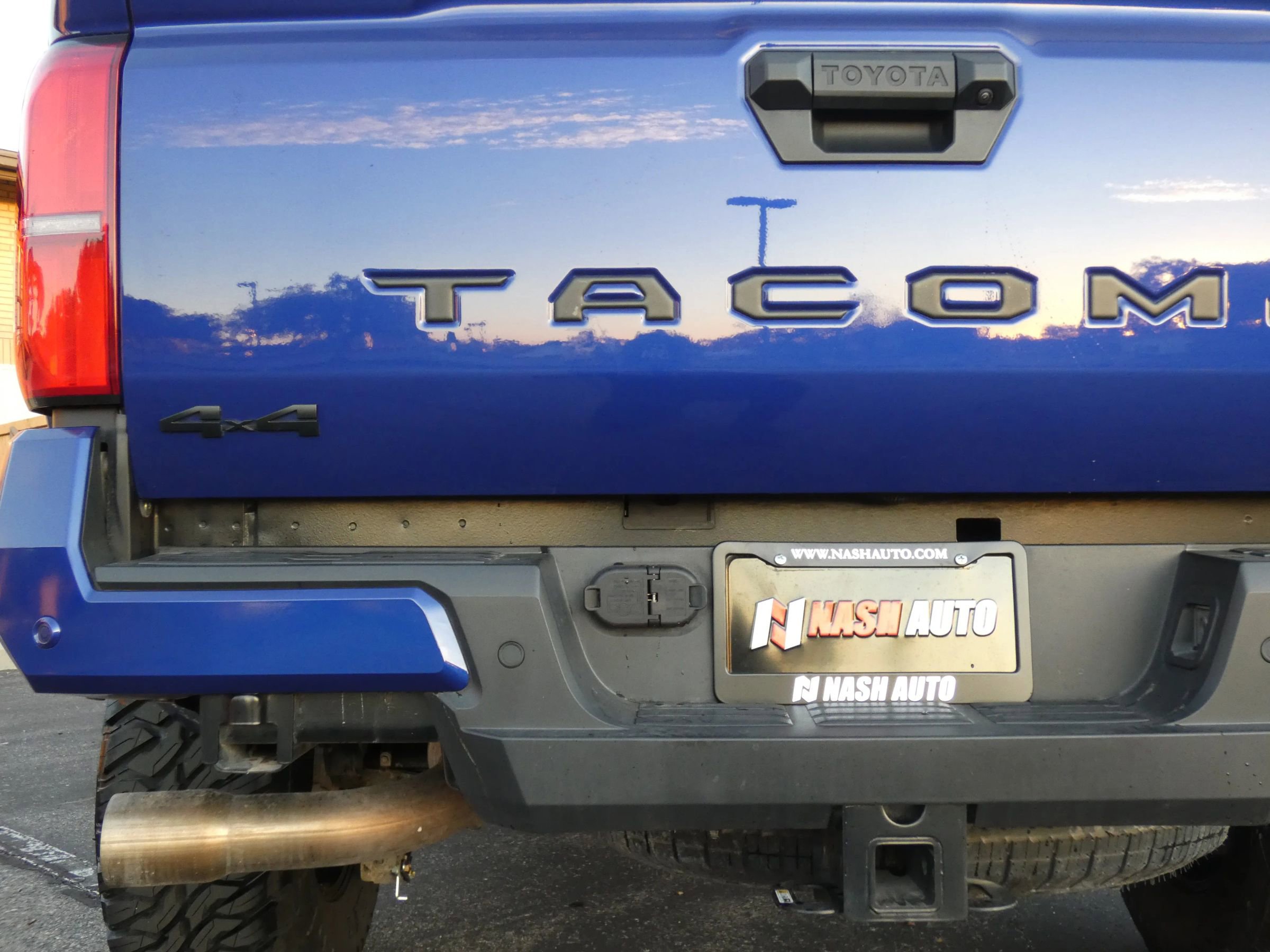 Used 2025 Toyota Tacoma TRD Off-Road w/ TRD Off Road Upgrade Package image 11