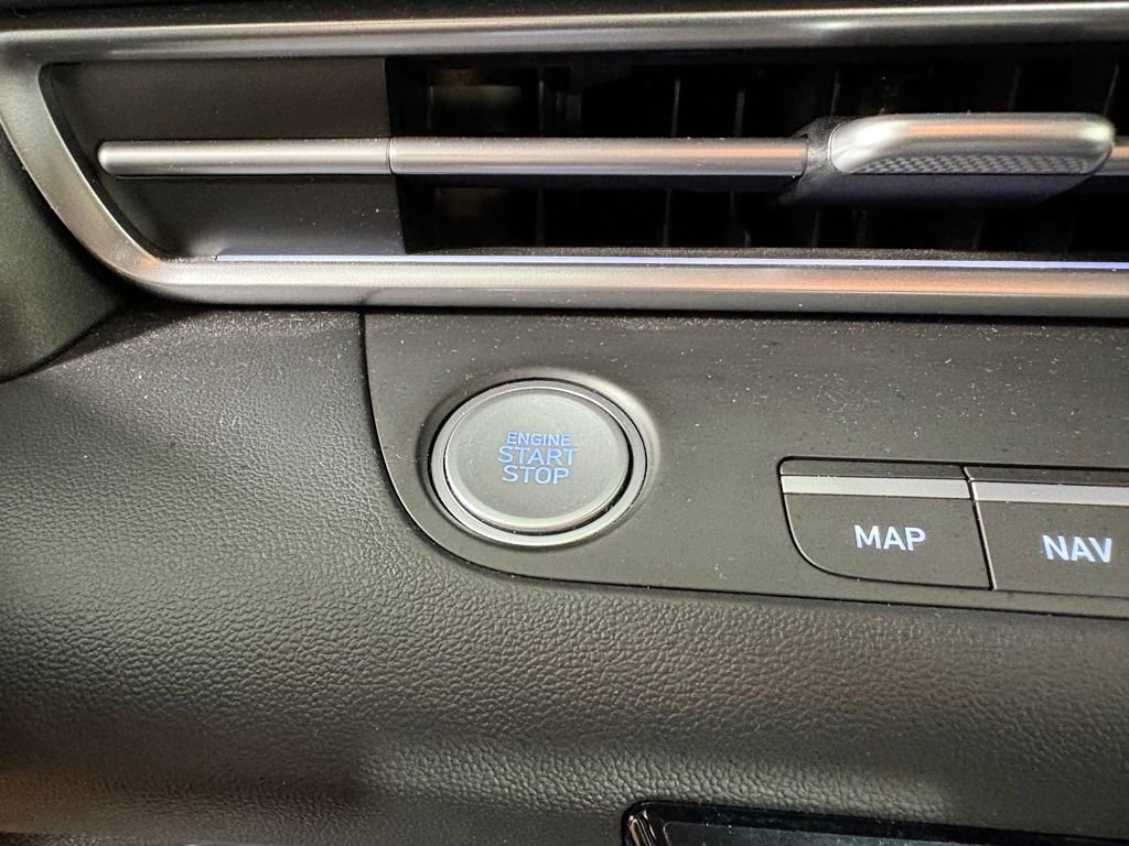 Used 2024 Hyundai Elantra SEL image 21
