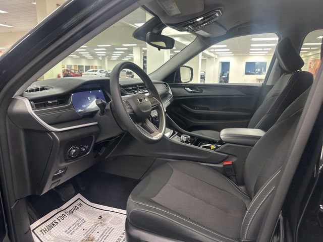 Used 2023 Jeep Grand Cherokee L Laredo image 9