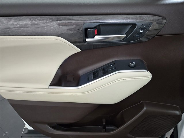 Used 2020 Toyota Highlander Limited Platinum image 15