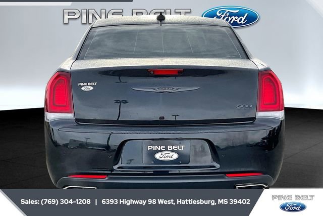 Used 2023 Chrysler 300 Touring L image 4