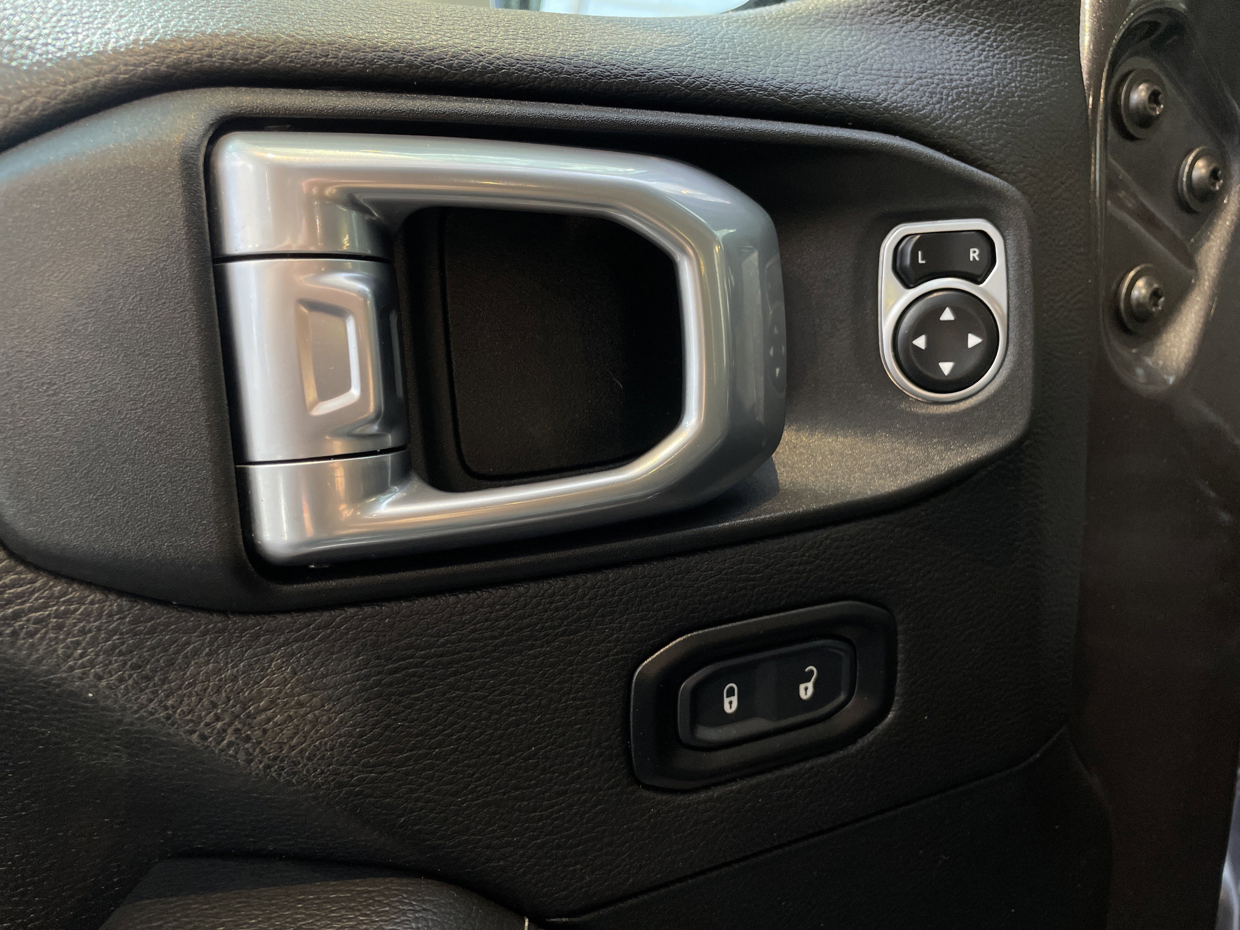 Used 2021 Jeep Wrangler Unlimited Sahara w/ Cold Weather Group AWD/4WD image 15