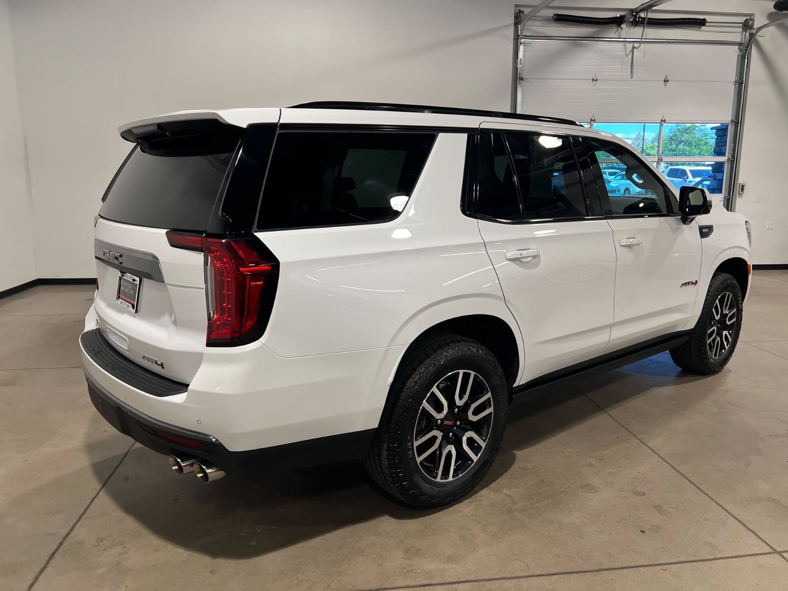 Used 2024 GMC Yukon AT4 w/ AT4 Premium Plus Package AWD/4WD image 3