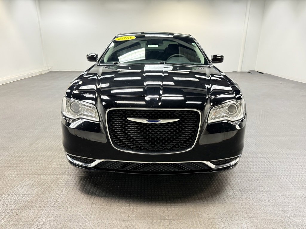 Used 2018 Chrysler 300 Touring L image 9