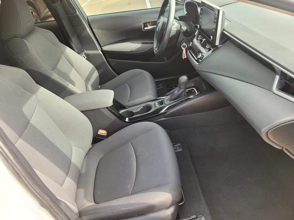 Used 2020 Toyota Corolla LE image 10