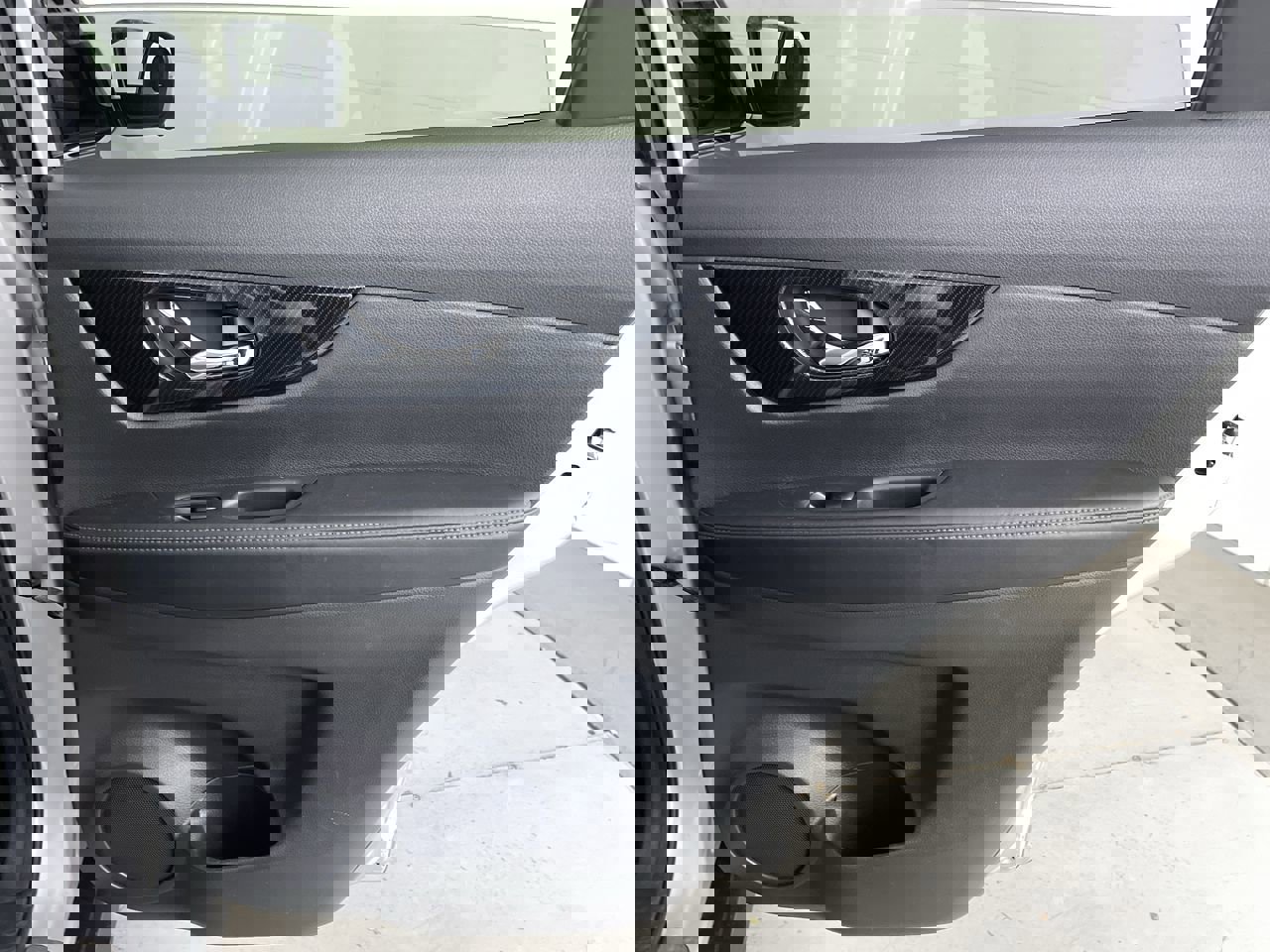 Used 2019 Nissan Rogue SL w/ Premium Package image 25