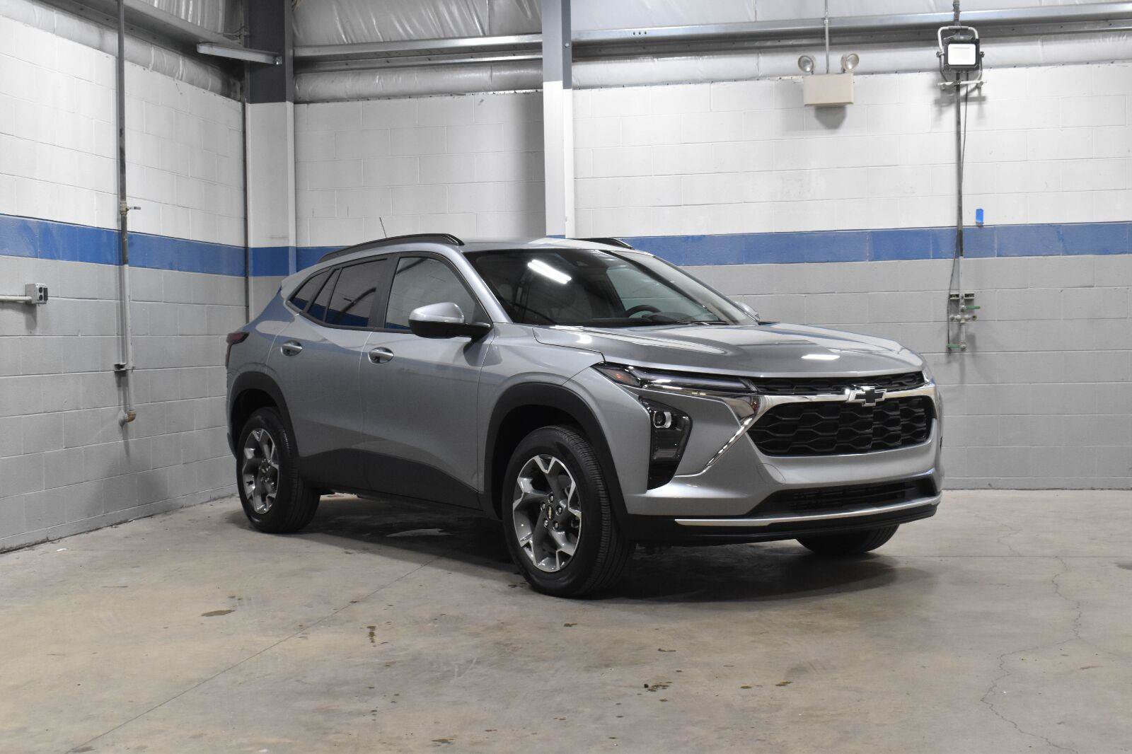 Used 2025 Chevrolet Trax LT w/ LT Convenience Package FWD image 28