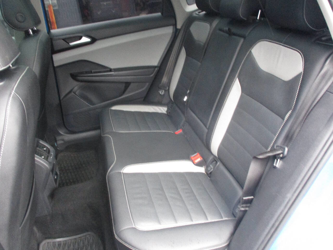 Used 2022 Volkswagen Taos SEL image 27