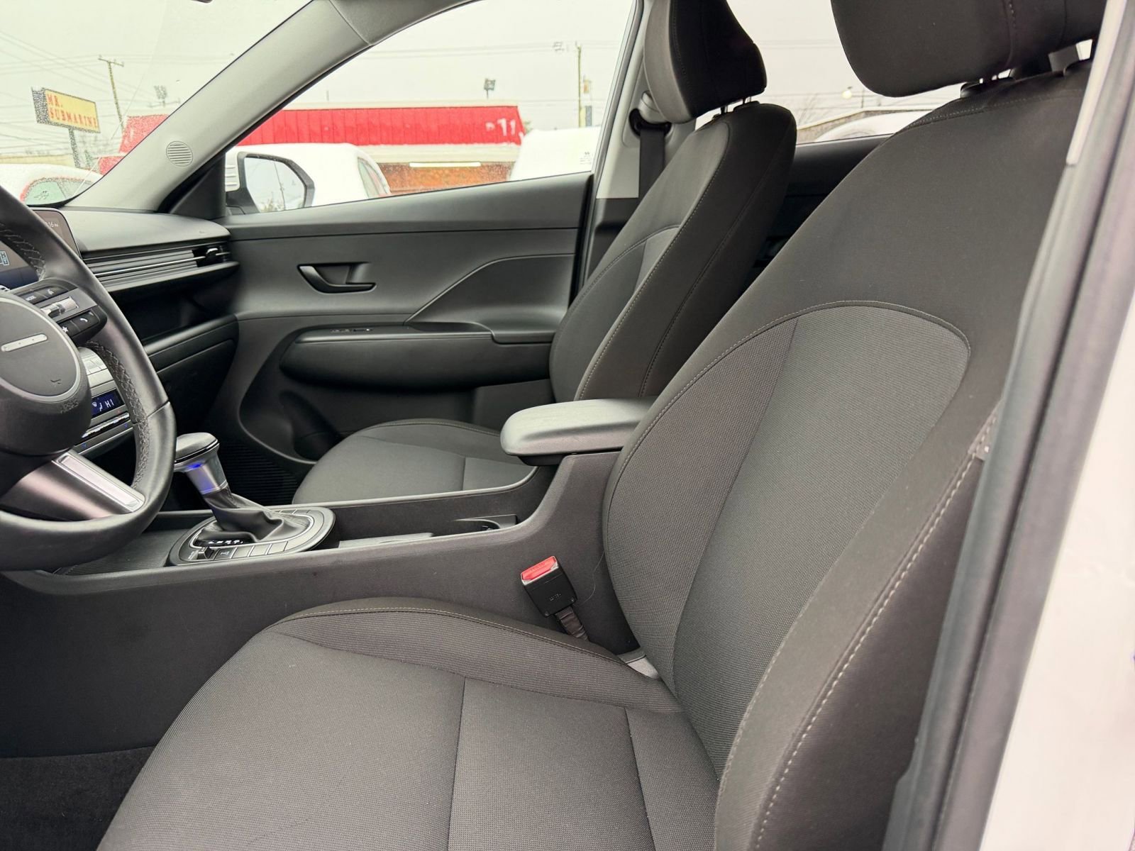 Used 2025 Hyundai Kona SEL image 27