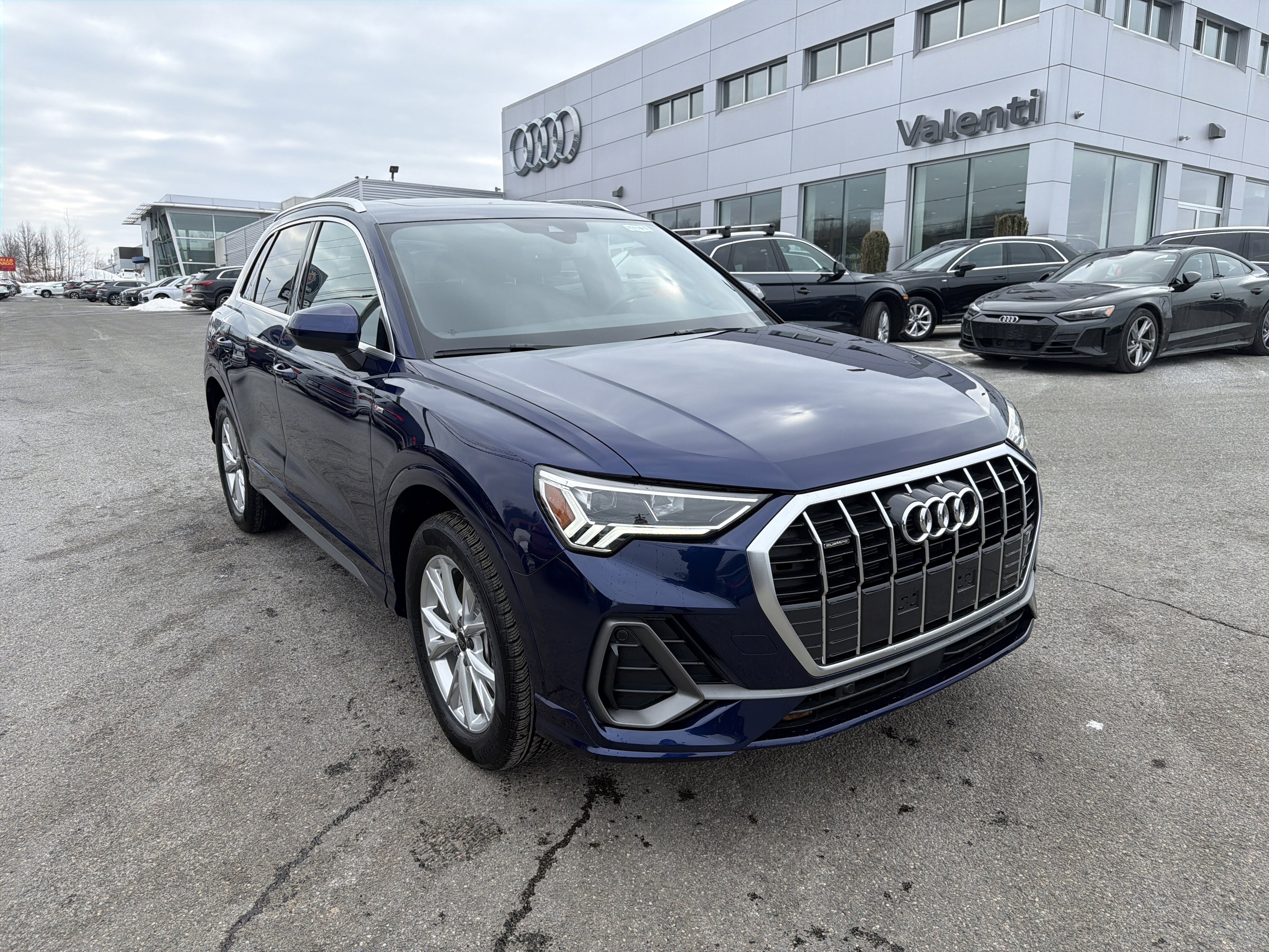 Certified 2025 Audi Q3 2.0T Premium w/ Convenience Package AWD/4WD image 1