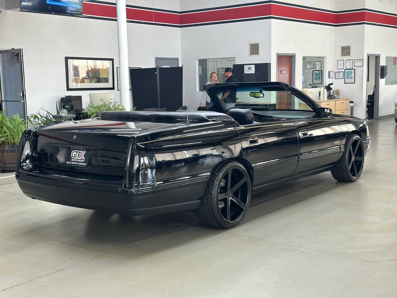 Used 1998 Cadillac De Ville Base 4dr Sedan FWD image 2