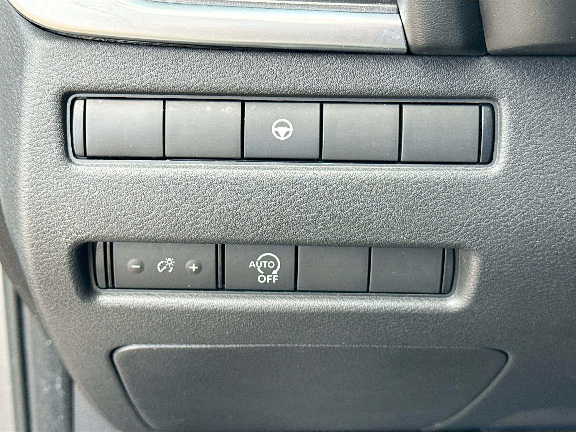 Used 2023 Nissan Rogue SV image 34