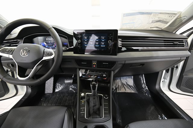 New 2025 Volkswagen Jetta SE image 2