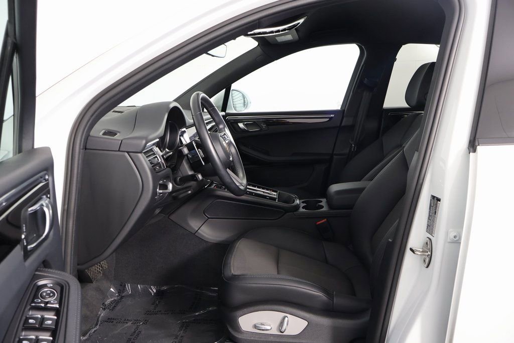 Used 2024 Porsche Macan AWD/4WD image 9