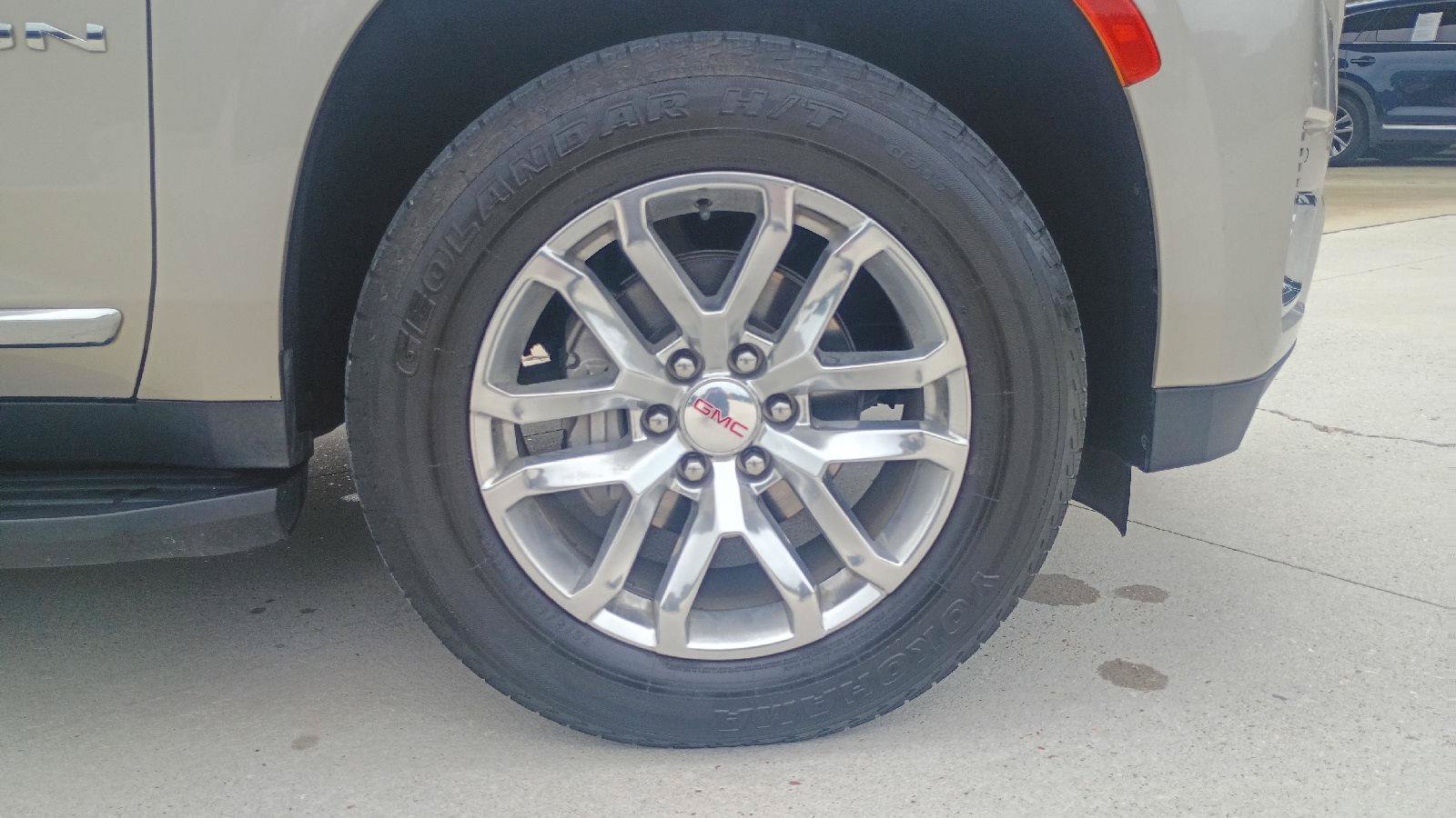 Used 2023 GMC Yukon XL SLT w/ LPO, Floor Liner Package RWD image 23