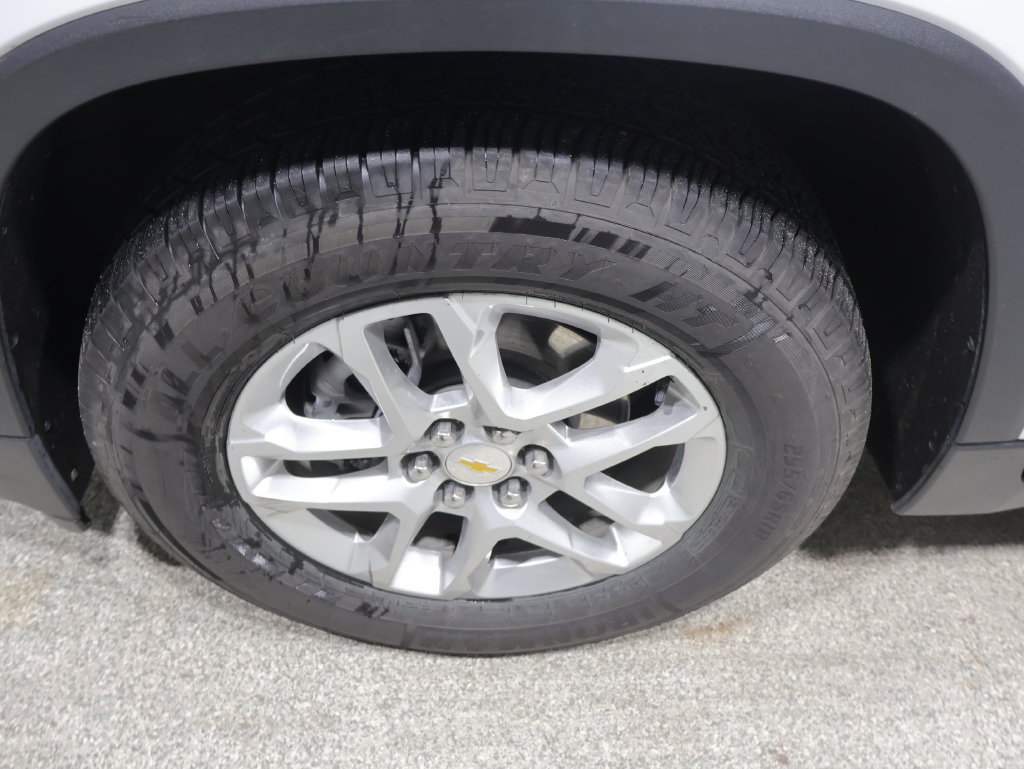 Used 2022 Chevrolet Traverse LS AWD/4WD image 9