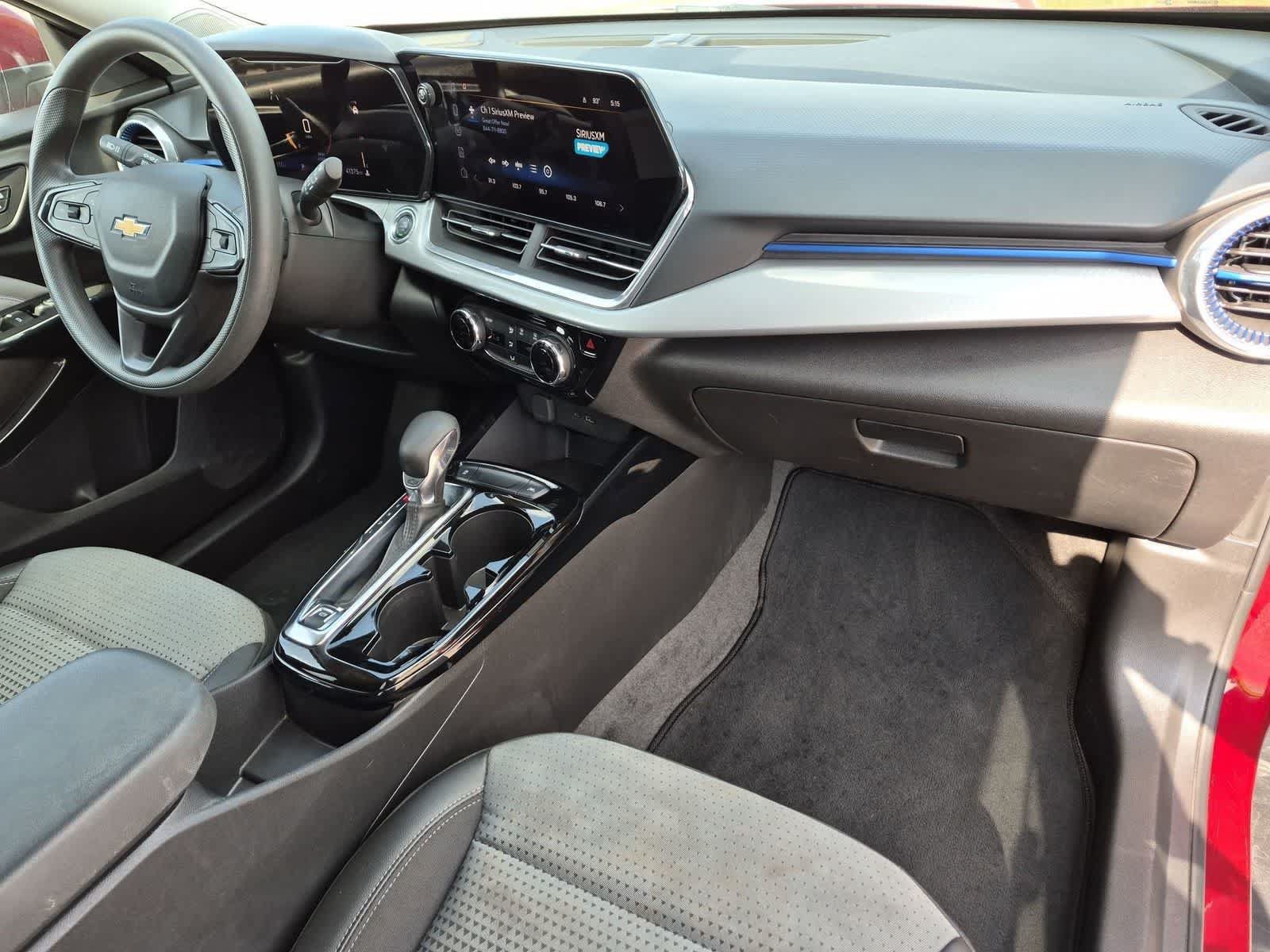 Used 2024 Chevrolet Trax LT FWD image 27