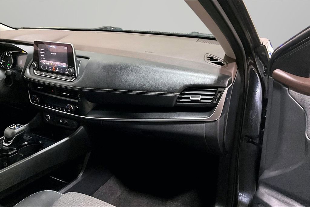 Used 2022 Nissan Rogue S image 26