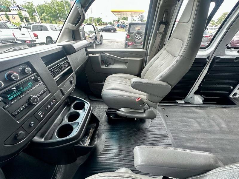 Used 2022 GMC Savana 2500 Extended w/ Driver Convenience Package RWD image 28