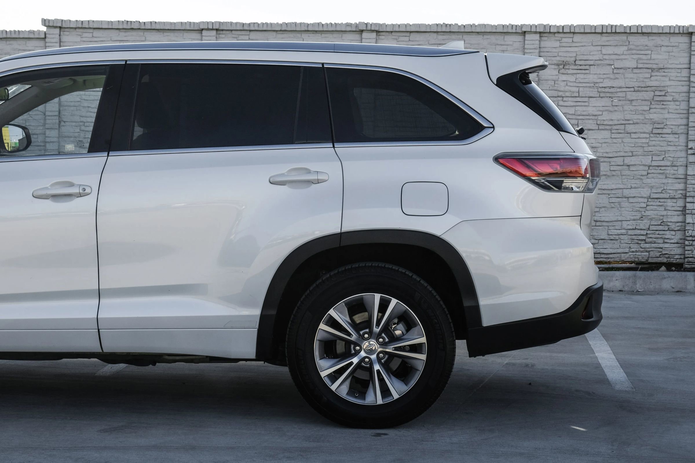 Used 2015 Toyota Highlander XLE image 14