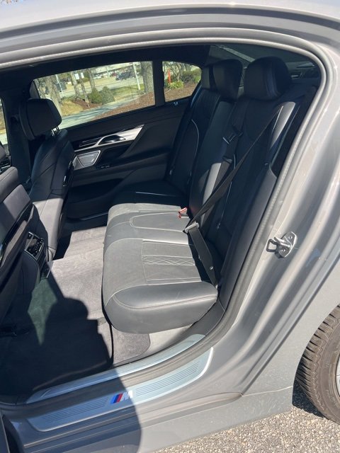 Used 2020 BMW 750i xDrive w/ Executive Package image 9
