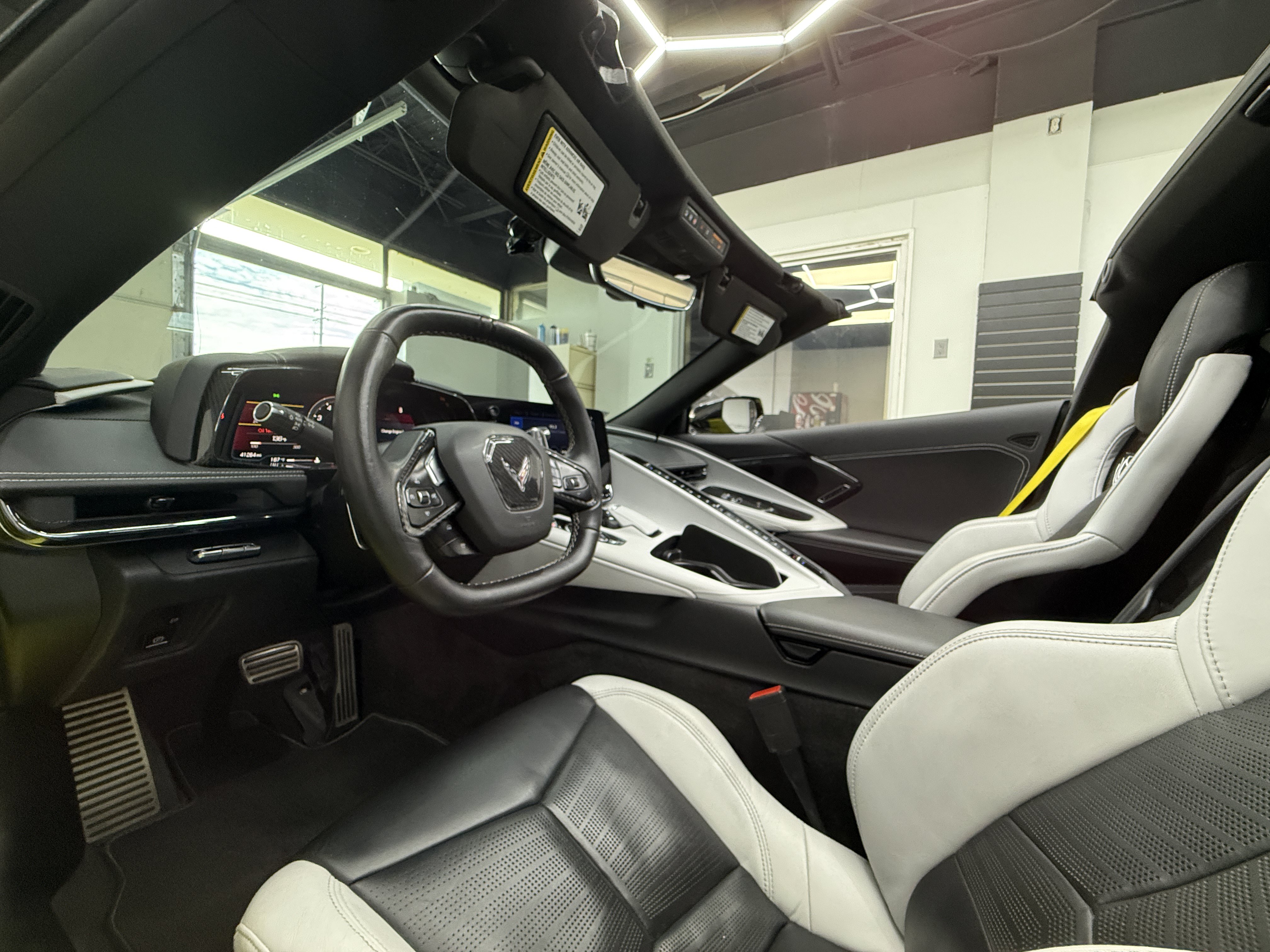 Used 2023 Chevrolet Corvette Stingray Preferred Cpe w/ Z51 Performance Package RWD image 19