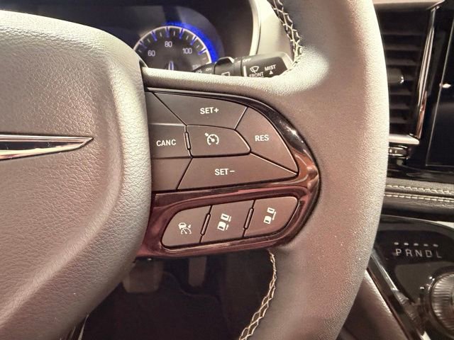 Used 2025 Chrysler Pacifica Limited image 20