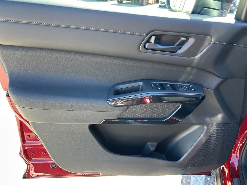 New 2026 Nissan Pathfinder SV image 18