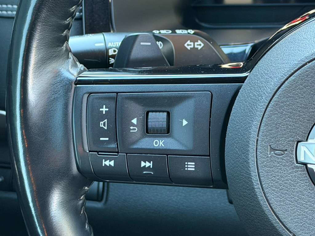 Used 2022 Nissan Pathfinder Platinum w/ Cargo Package image 27