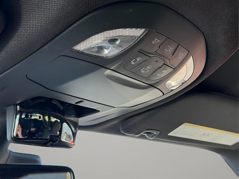 Used 2021 Chrysler Pacifica Touring w/ Uconnect Theater Family Group image 58